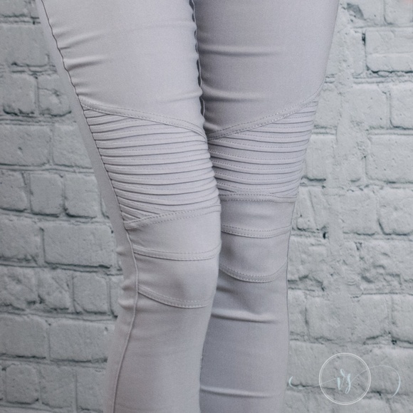 Last Pair ❗ Light Grey Moto Jeggings - Picture 4 of 5